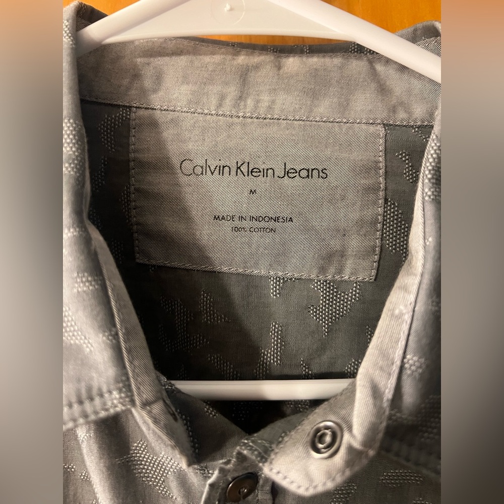Calvin Klein Jeans Button Down Shirt - Picture 2 of 5